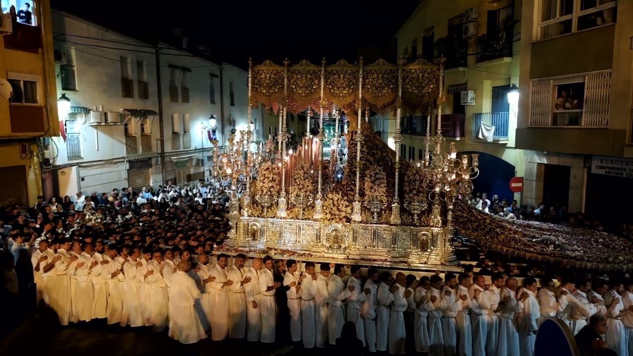 Virgen de La Trinidad Llegando a su plaza Málaga Tronos 2025