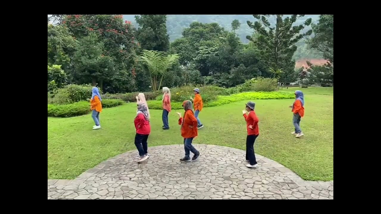 You Are The One That I Want Line Dance | demo by Dwipati | choreo: Leslie Fjellvait (NOR)
