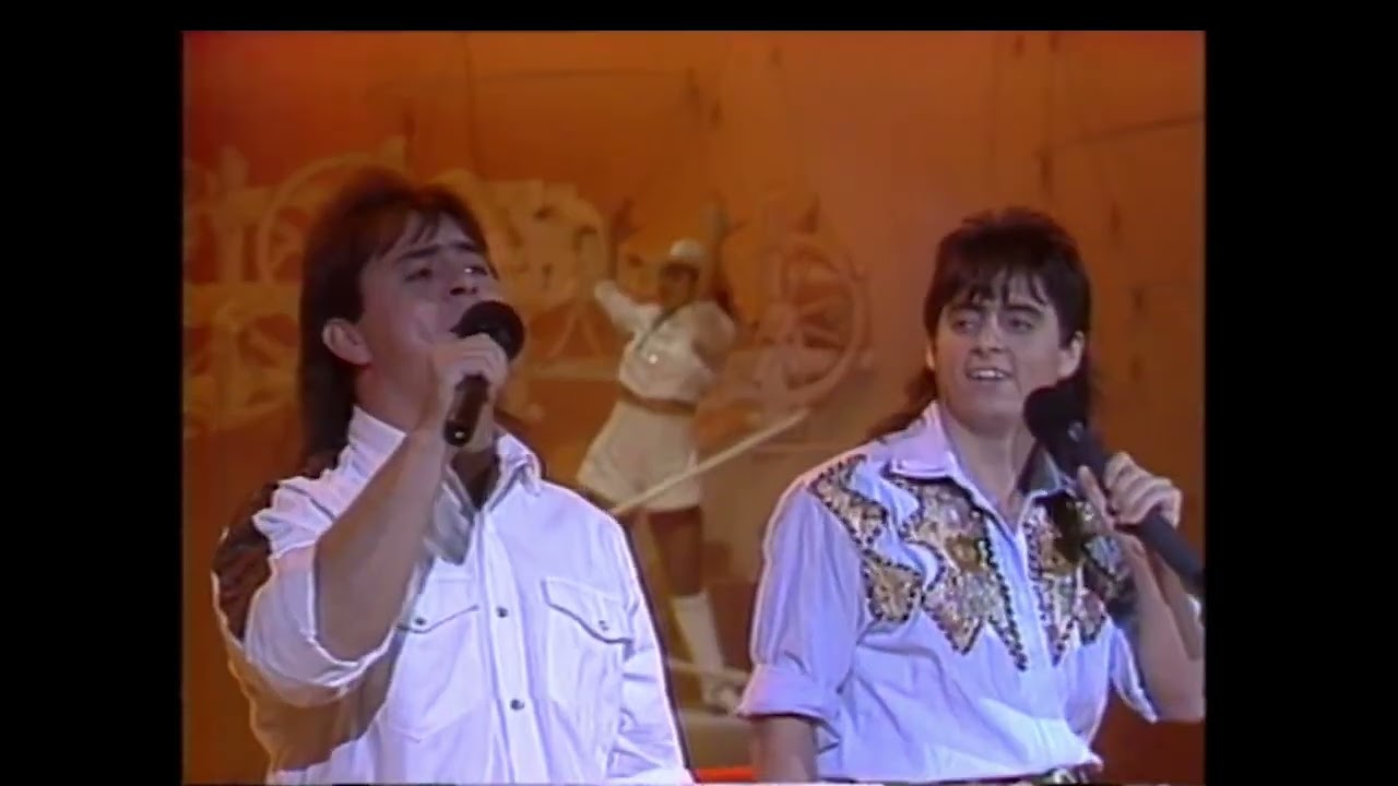 SABADÃO SERTANEJO - Mauricio & Mauri