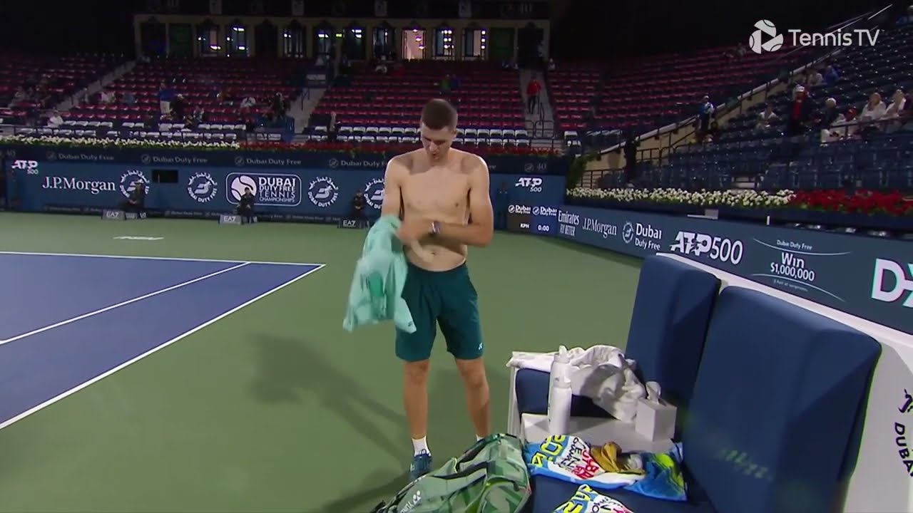 Jan-Lennard Struff & Hubert Hurkacz shirtless in Dubai