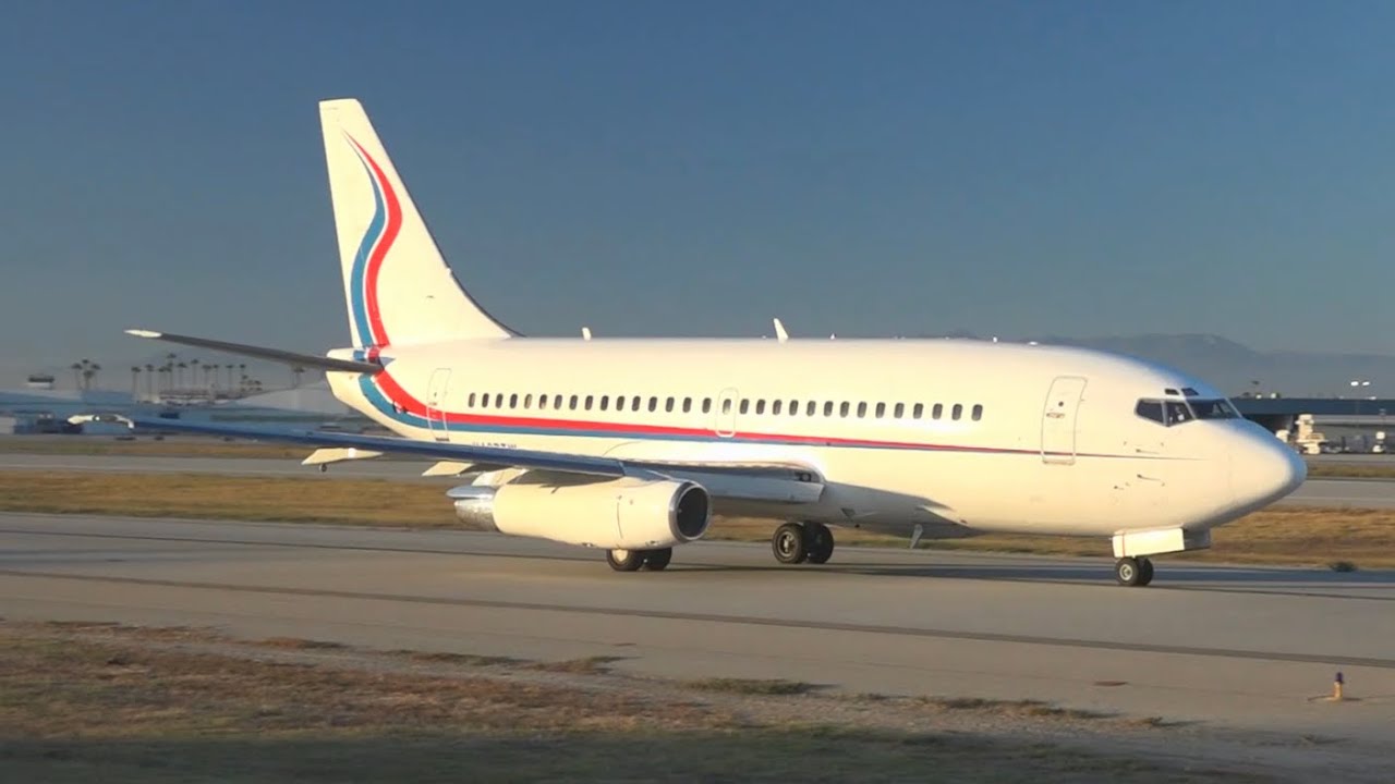 Loud Ameristar Boeing 737-205 [N467TW] taxi and takeoff from LGB (sets off car alarms)