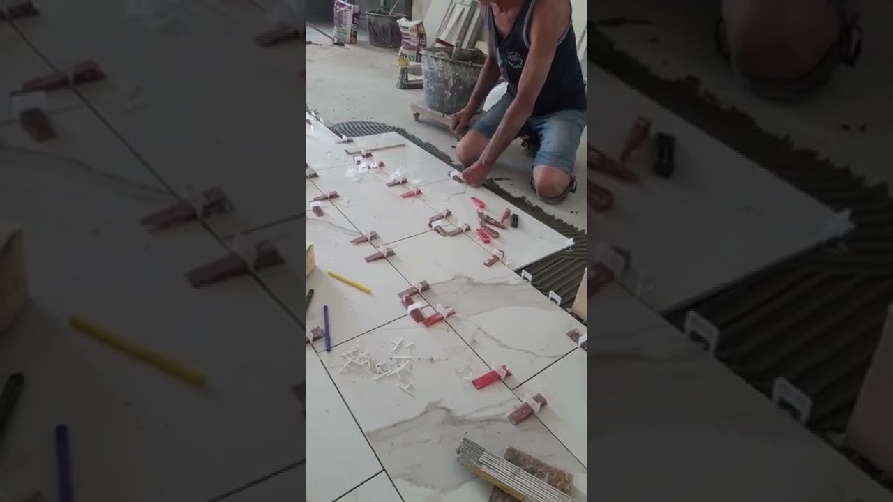 posa piastrelle con distanziatori autolivellanti