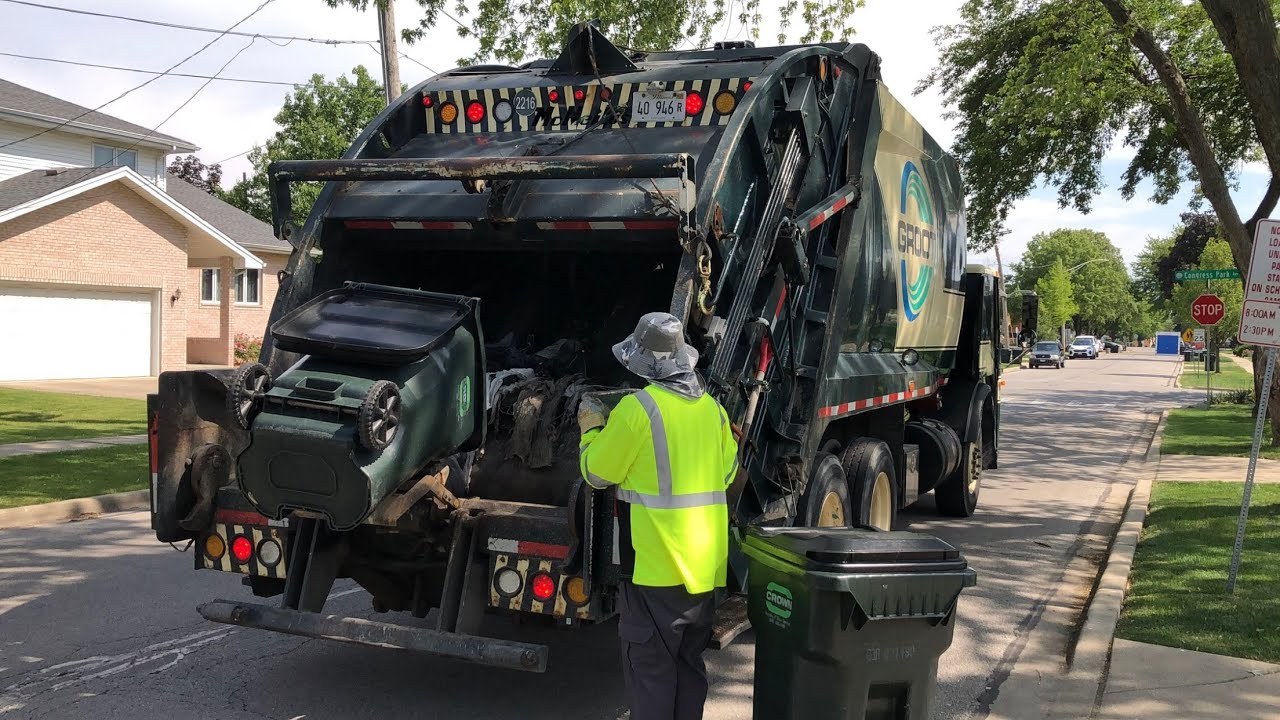Groot Mack LEU McNeilus Rear Loader Garbage Truck Packing Trash