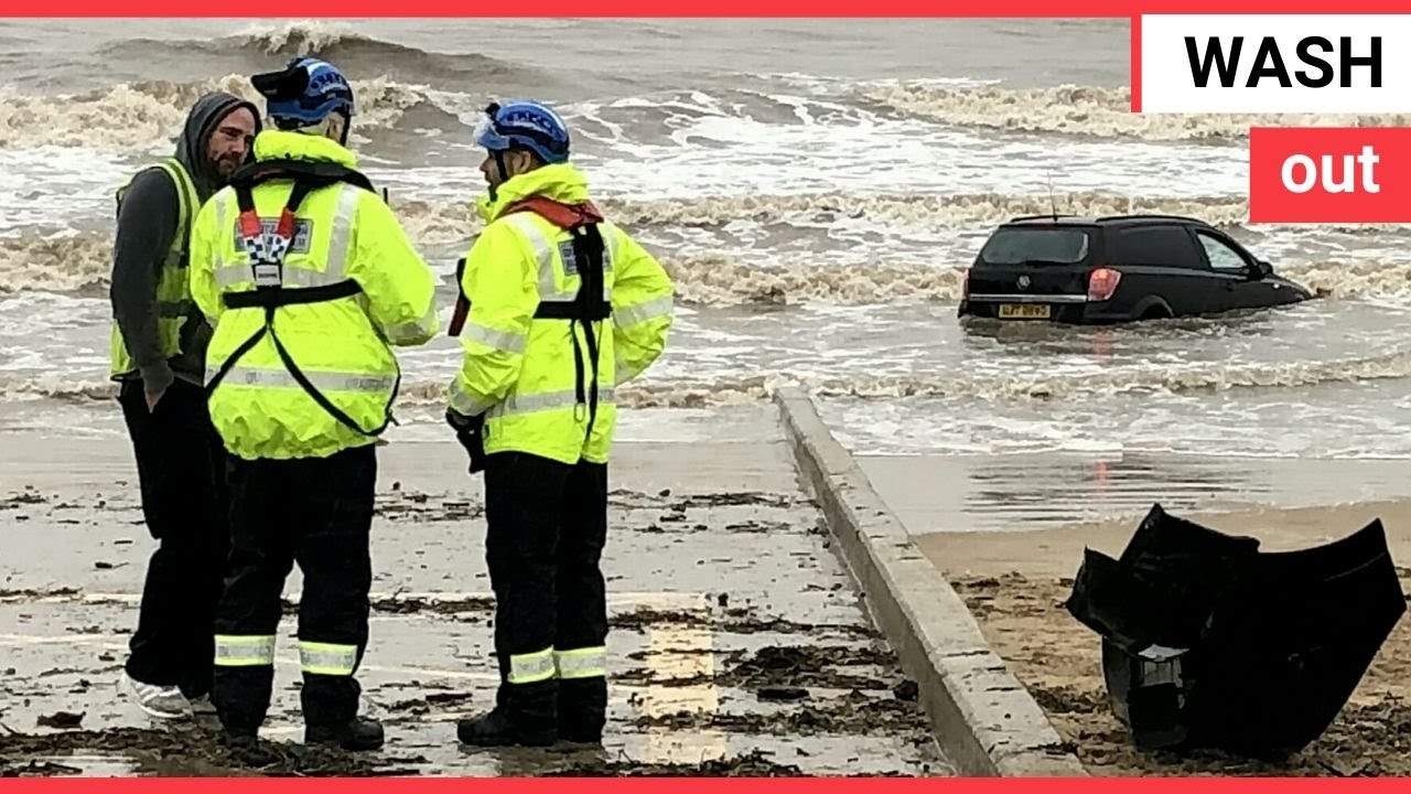 Car becomes submerged in high tide | SWNS