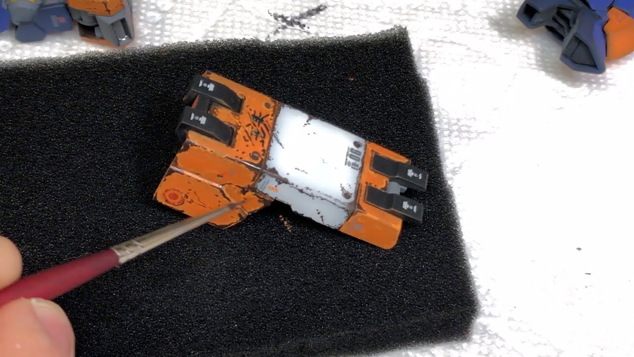 Gunpla Weathering: Additive chipping.