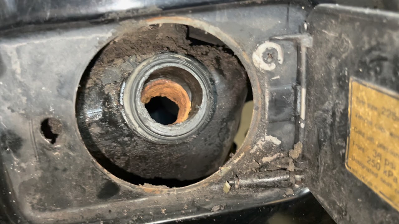 1986 Porsche 928 - Gas Tank Removal.