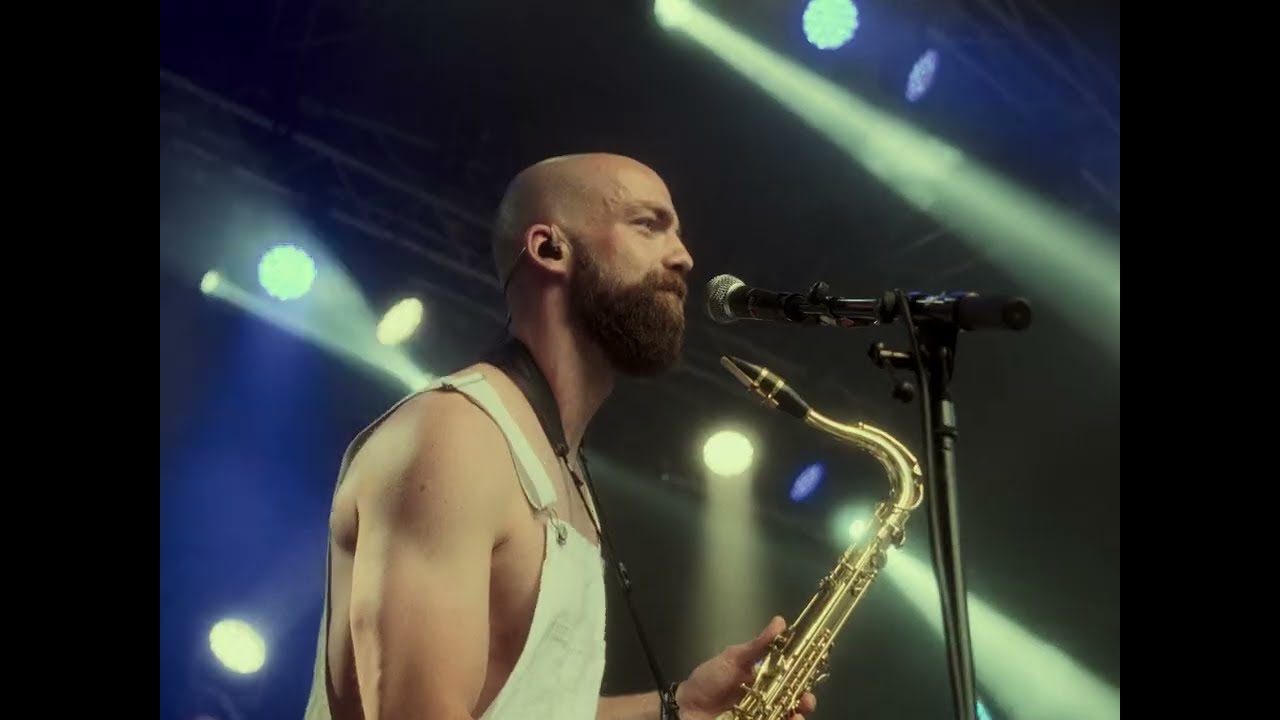 Les Touristes - Frau Nera (Official Video)