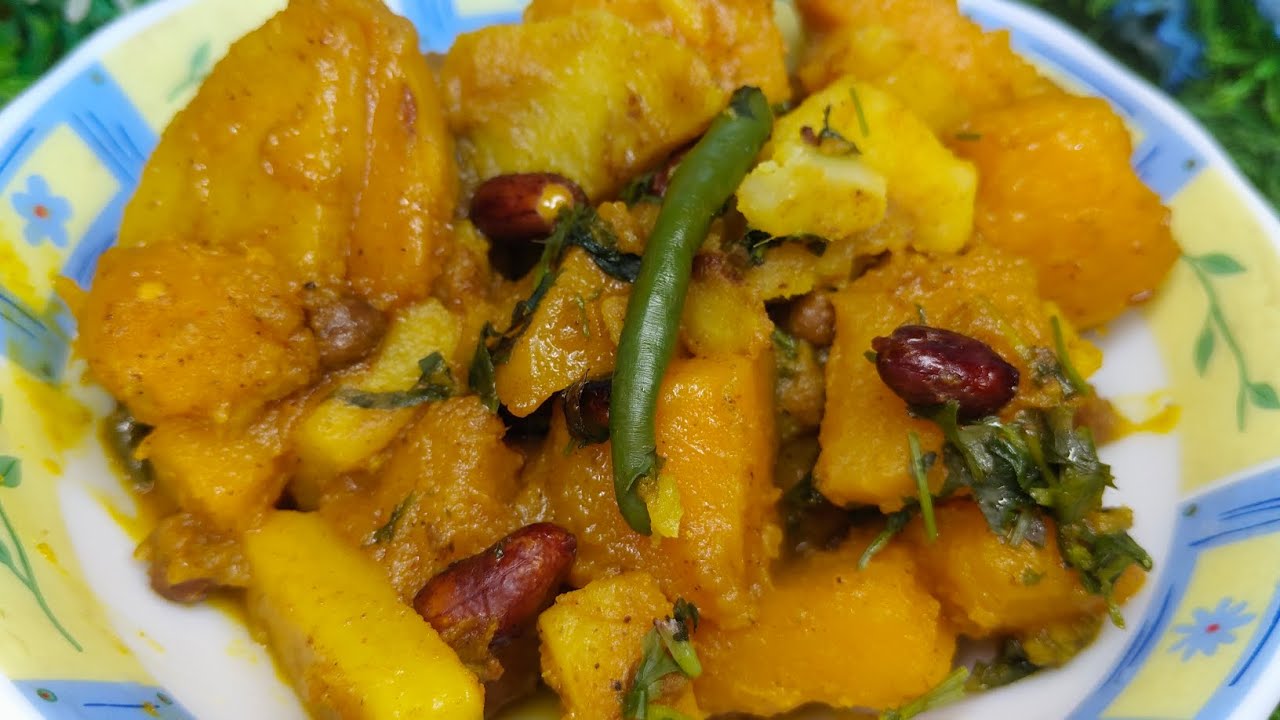 নিরামিষ কুমড়ো ঘন্ট তার সাথে হাতে বেলা ফোলা রুটি🫓 | একবার খেলে বারে বারে চাইবে | #pumkinrecipe #lunch