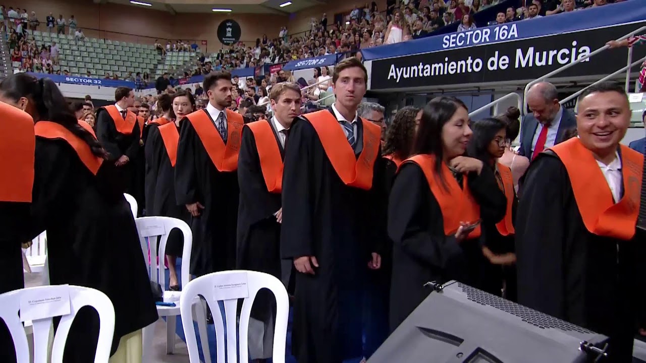 03/07/2025 Acto Imposición de Becas y Entrega de Diplomas Facultad de Derecho, Economía y Empresa