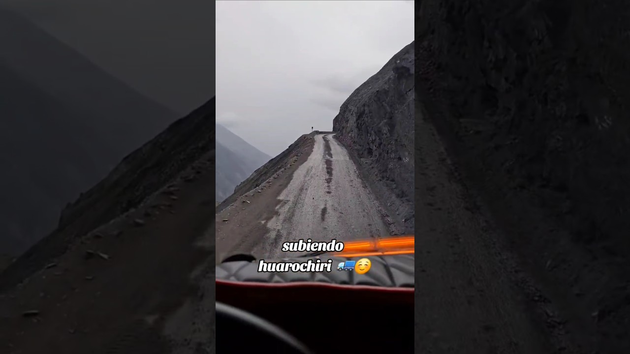 La carretera m&aacute;s peligrosa del Per&uacute;! Subimos a m&aacute;s de 4000 msnm en Huarochir&iacute; 😱🚌🇵🇪#carretera#peru