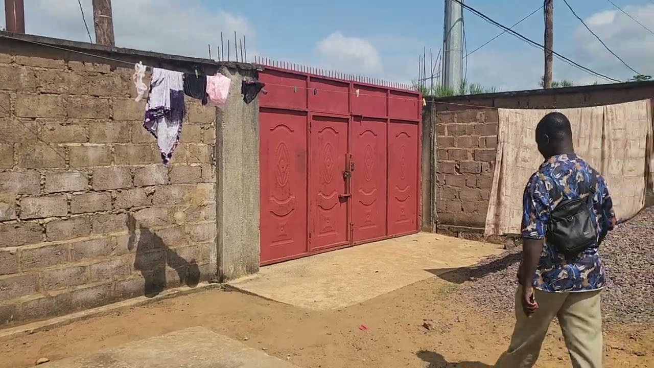 Mt Ngafula  joli site 20m/25, bien clôturée avec une maison d'1 chambre et cuisine, +243844129914