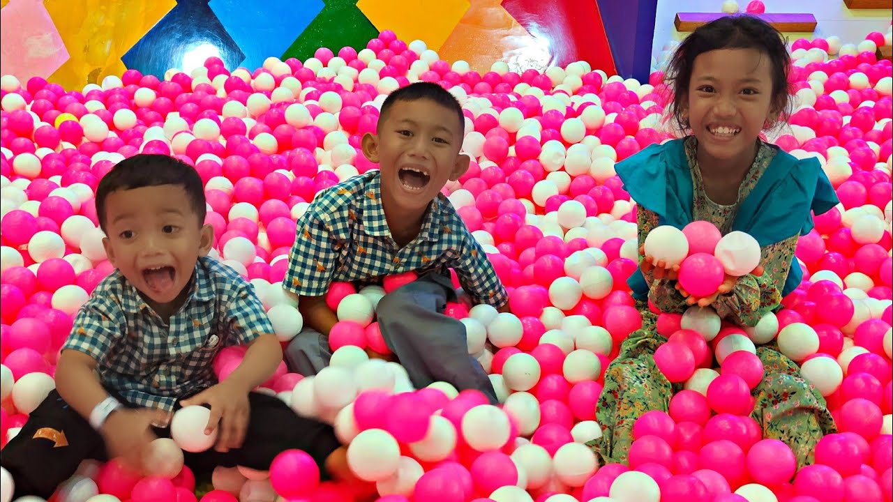 Mandi Bola Banyak Sekali & Naik Mobil Mainan,Naik Odong-odong,Main Sepak Bola _ PLAYGROUND KIDS ZONE