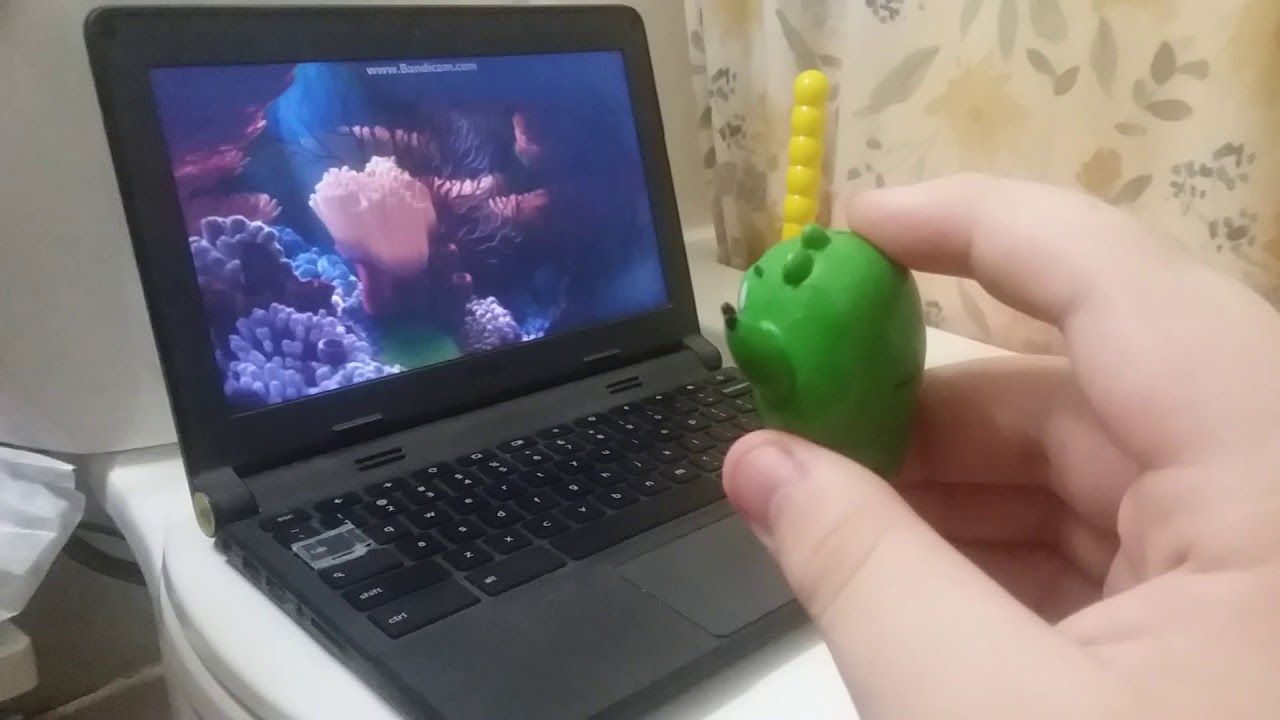 Ross watches the THX Moo Can logo (Bathroom Version)