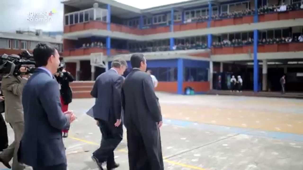Visita del Presidente Santos al Instituto San Bernardo de la Salle, en Bogotá - 20/Oct/2014