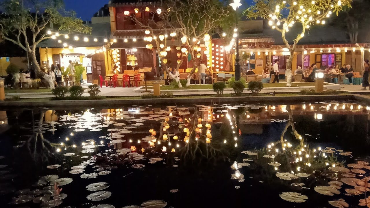 Hoian.  Que bonito lugar lleno de luces.   #hoianvietnam #hoian #vietnamtravel #vietnam 