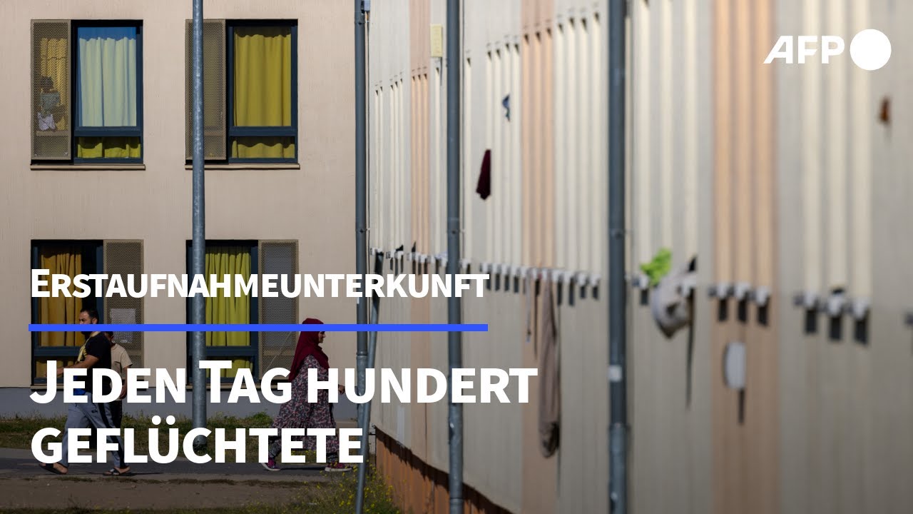 In Eisenh&uuml;ttenstadt kommen immer mehr Gefl&uuml;chtete an | AFP