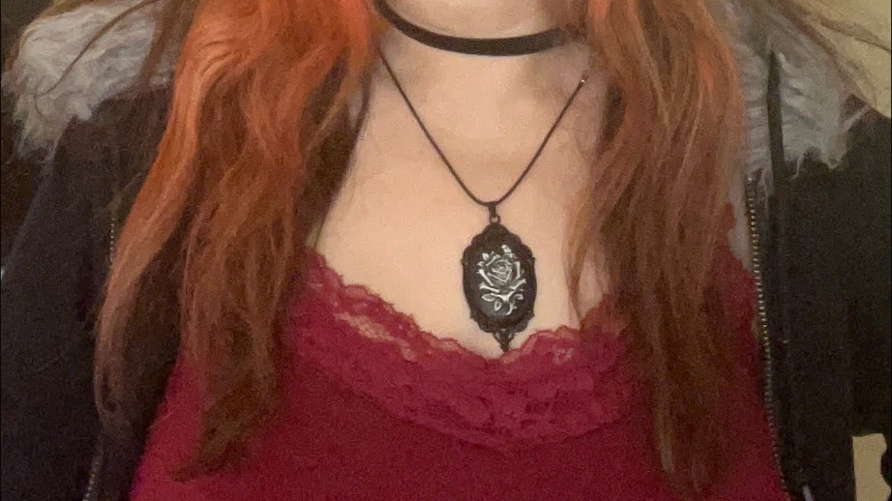 Ideas for accesorizing a simple goth outfit.