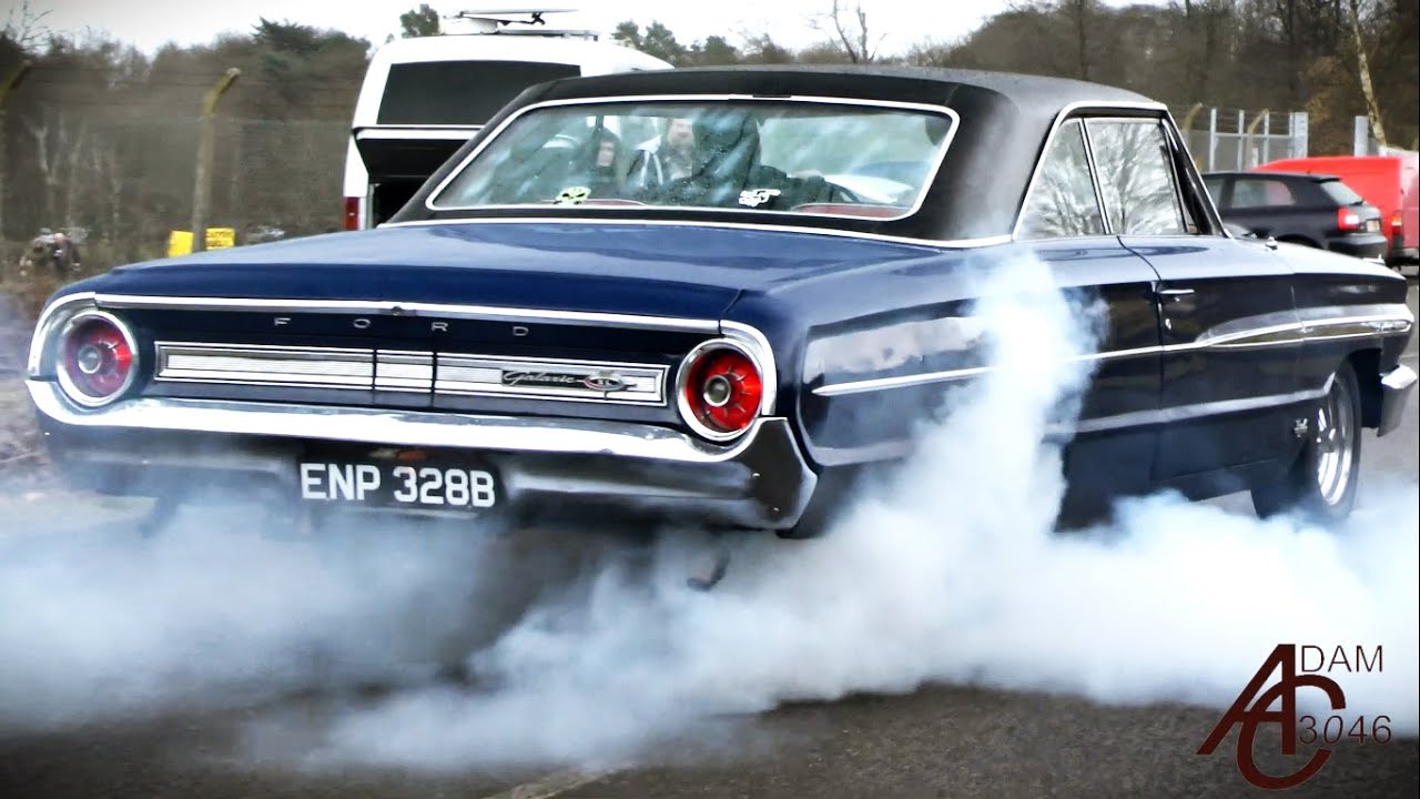 How muscle cars leave a car show in the wet
