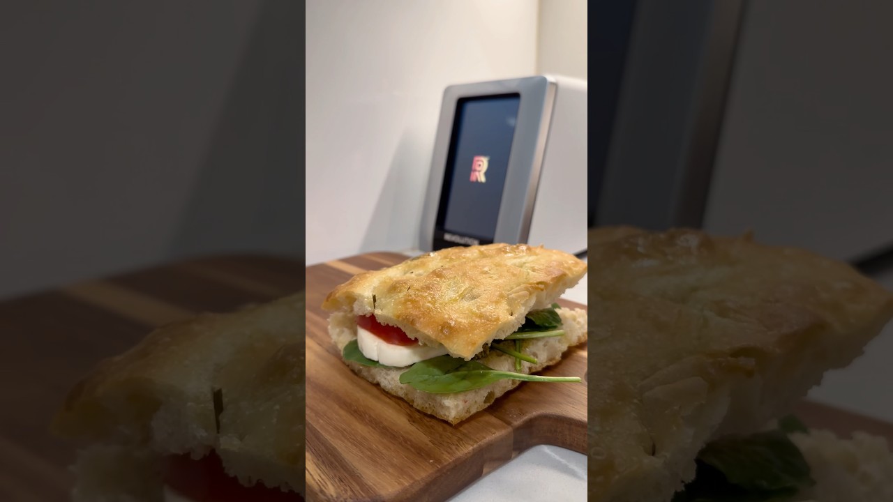 Pizza panini 🍕🍞 #pizza #caprese #sandwich #asmr #lunch #lunchtime #food #foodprep #satisfying #yum
