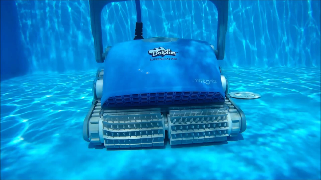Jak pracuje odkurzacz basenowy? Dolphin M4 PRO M400