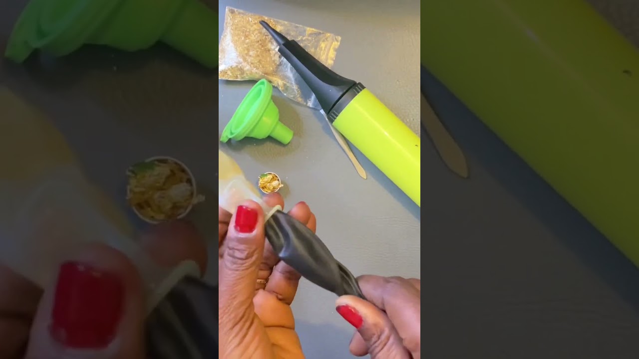 Gold flakes clear latex balloon.(How to)#balloons #goldflakes #clearballoonlatex