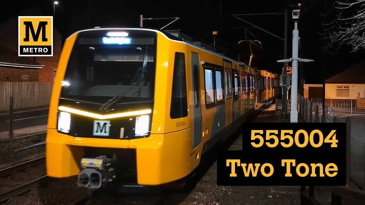 *2-Tone* Tyne and Wear Metro Class 555004 in Service @ Bank Foot Crossing