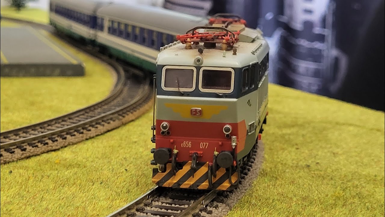 spiegazione modellino E656 077 Caimano prima serie della Roco