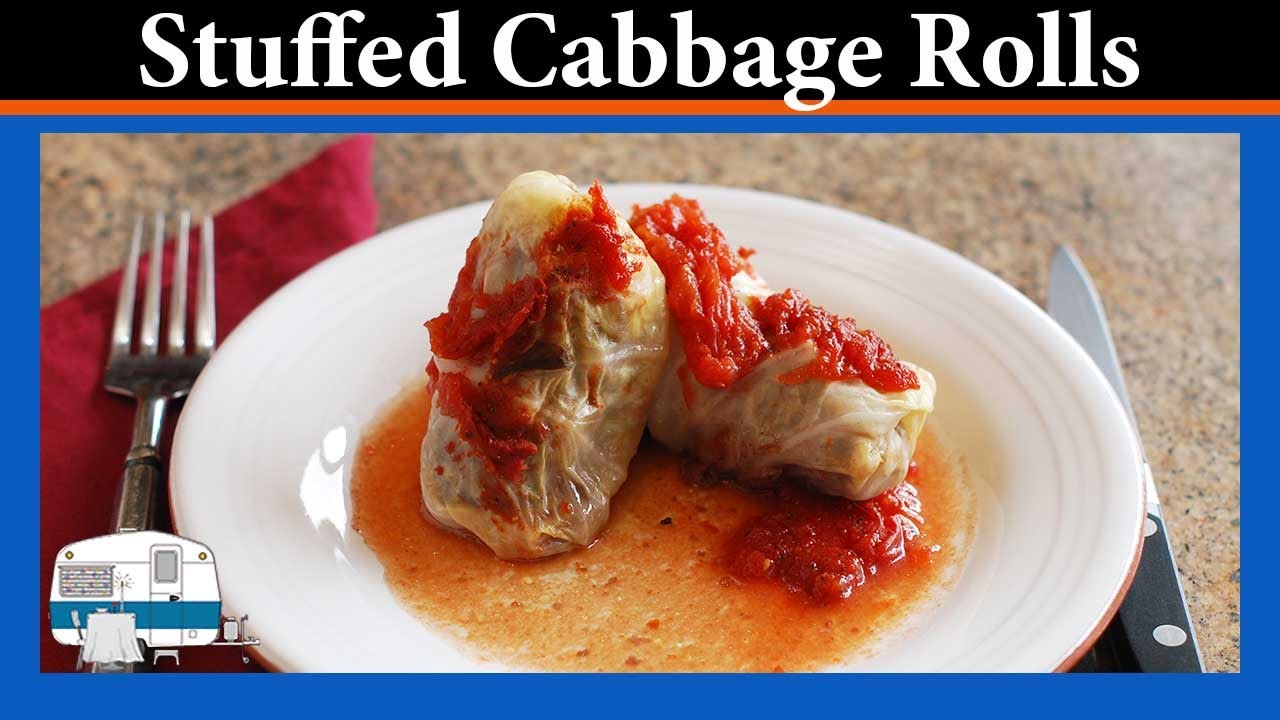 Golumpki (Polish stuffed cabbage rolls)