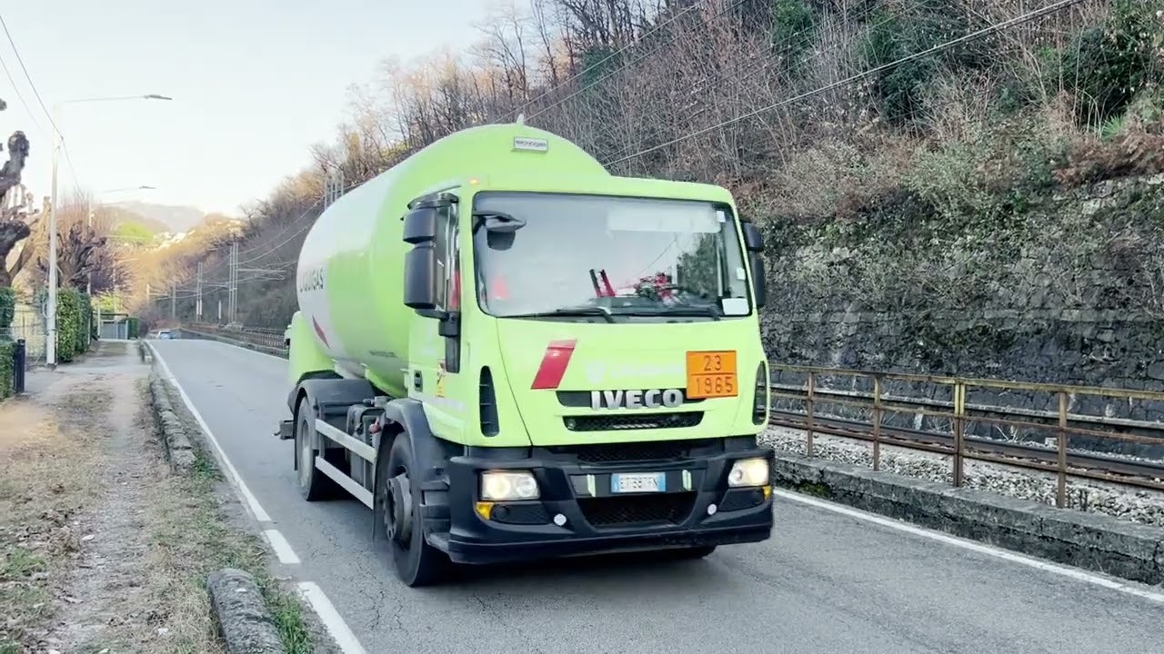 SI SONO VISTI PASSARE SOTTO GLI OCCHI una LOCOMOTIVA BELLISSIMA.... e NON LO SAPEVANO !!!!