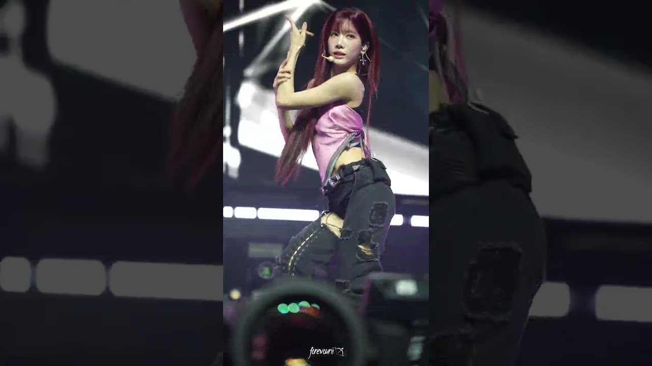 251108 Kim Lip 김립 The Hitchhiker's Guide to the Galaxy + Burn fancam