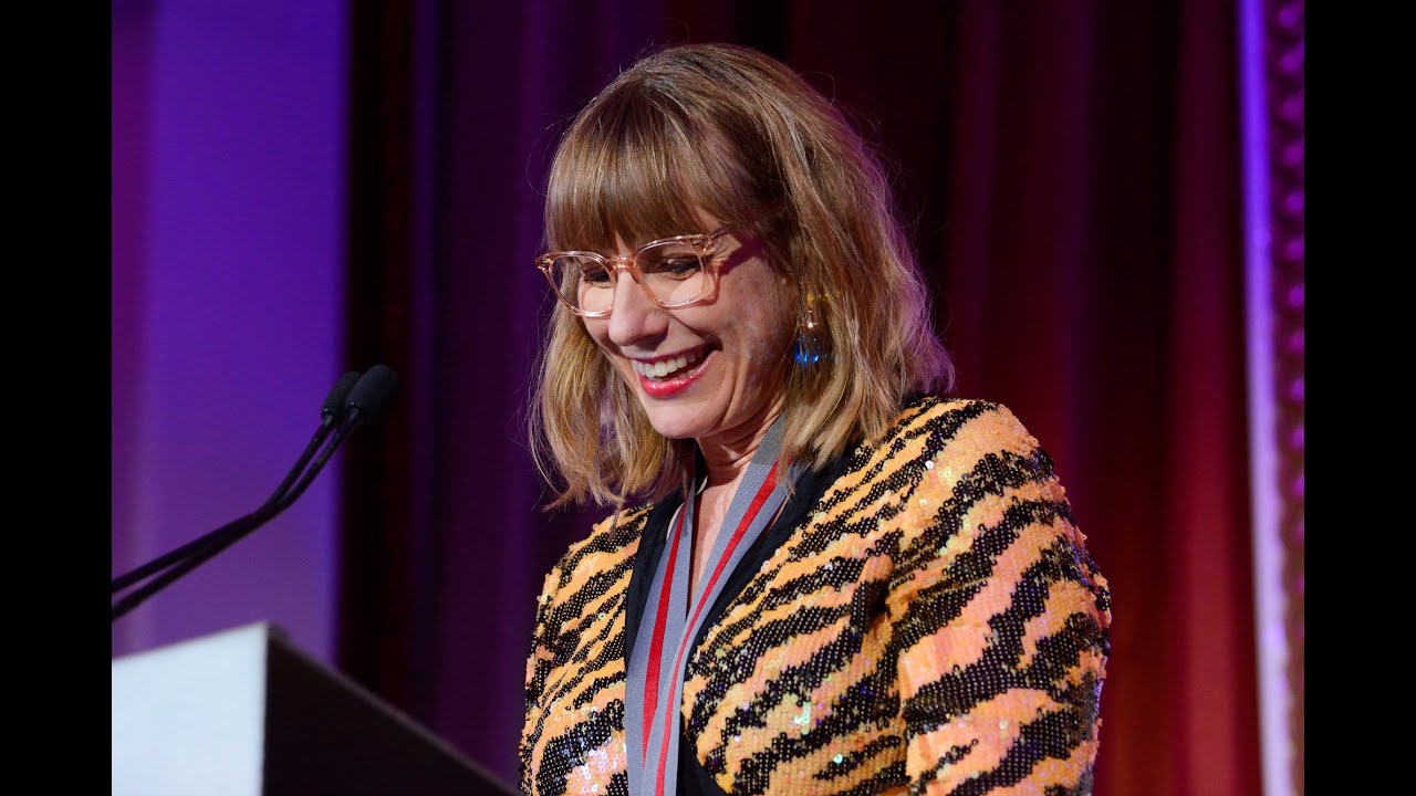 Rachel Giese Accepts the 2018 Shaughnessy Cohen Prize for Boys
