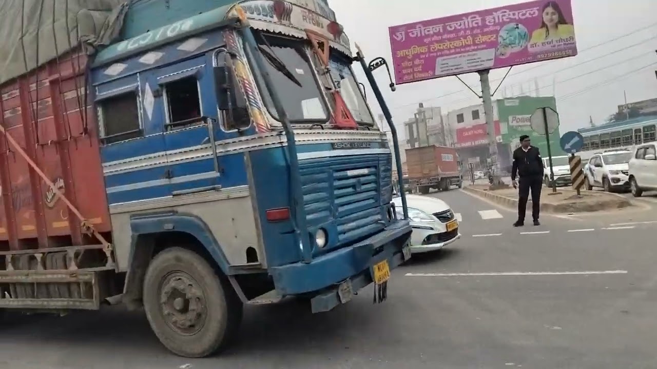 Bhaiyo aaj gaye aligarh trector ke liye chain wali stering lene but size nahi mila 💪😎👍😎💪