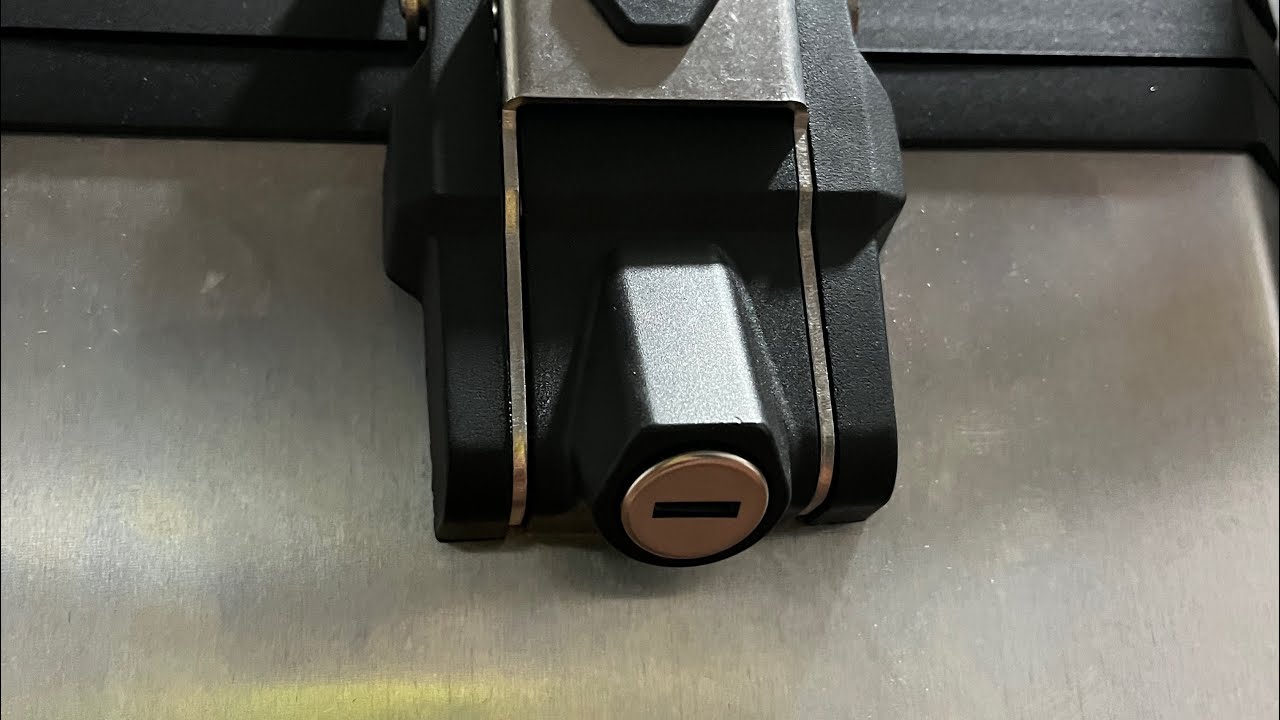 Smontaggio cilindri serrature valigie alluminio BMW GS per codifica