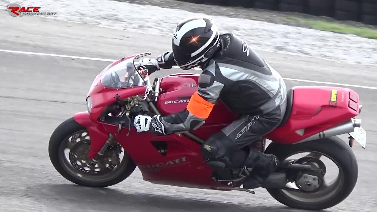 Ducati Desmoquattro 916 - sound on track + onboard