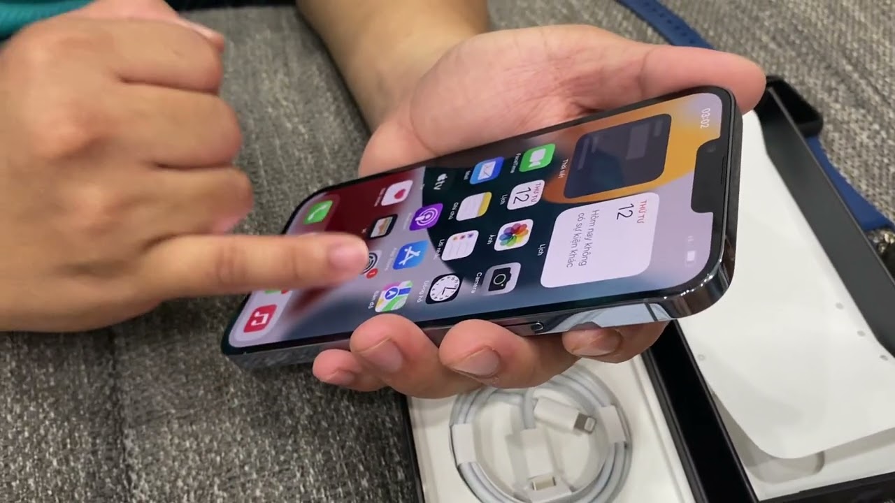 Mở hộp iphone 13 promax mua ở cellphones