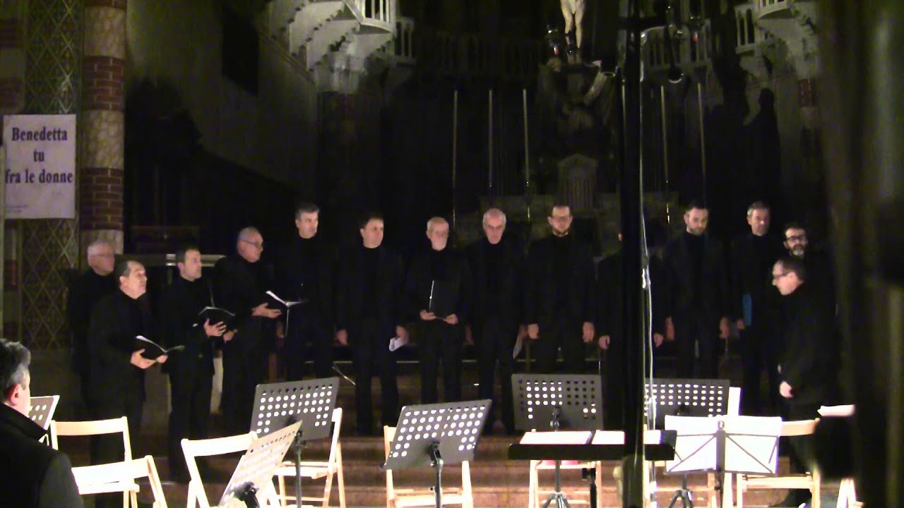 Ave Maria (Gregoriano) + Ave Maria (G. Veneri) Coro Montecimon - Natale in Duomo 2015