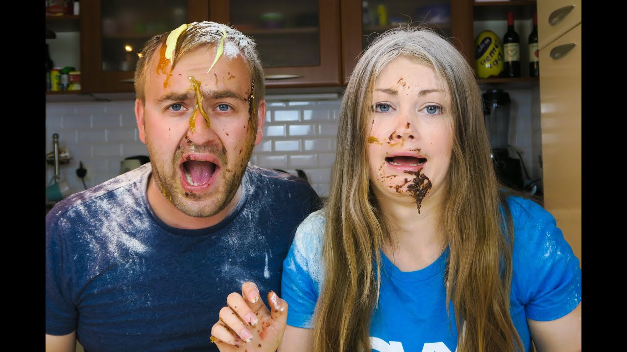 😷 EAT IT OR WEAR IT CHALLENGE! -👎 With Ingham Family!