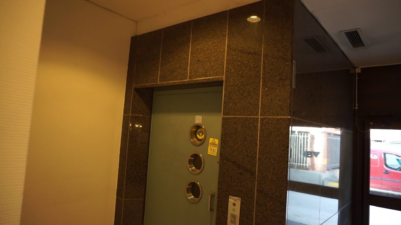 AMAZING!!! 1970 ASEA Graham Hydraulic Elevator @ Jordgatan 6, Örebro, Sweden.