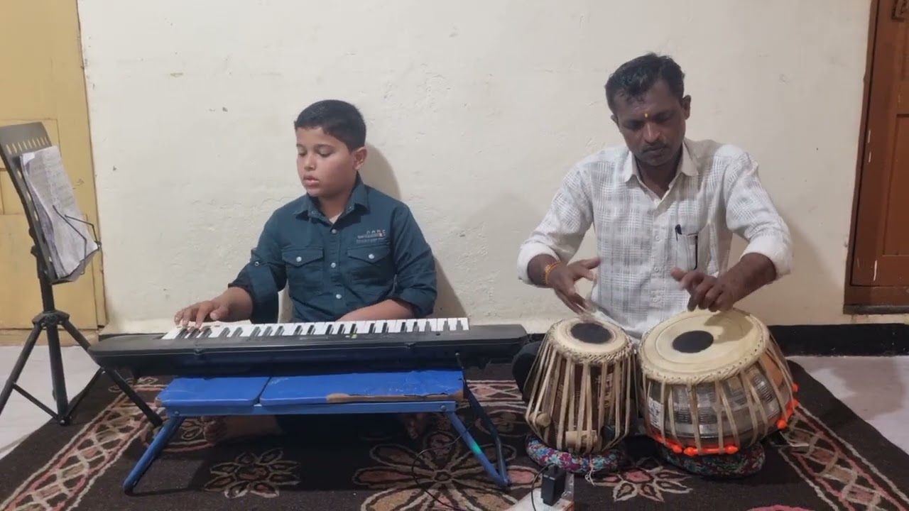 जाने क्यु लोग किया मोहब्बत करते है हार्मोनियम धून वाजवताना शिवम थोरात व गुरु जनार्दन लोहार