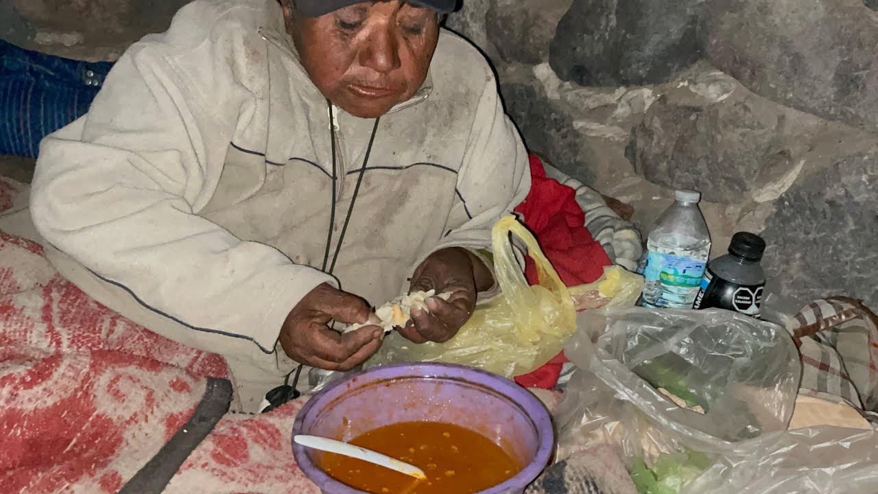 Comió menudo después de un año le hice su día a doña Josefina 
