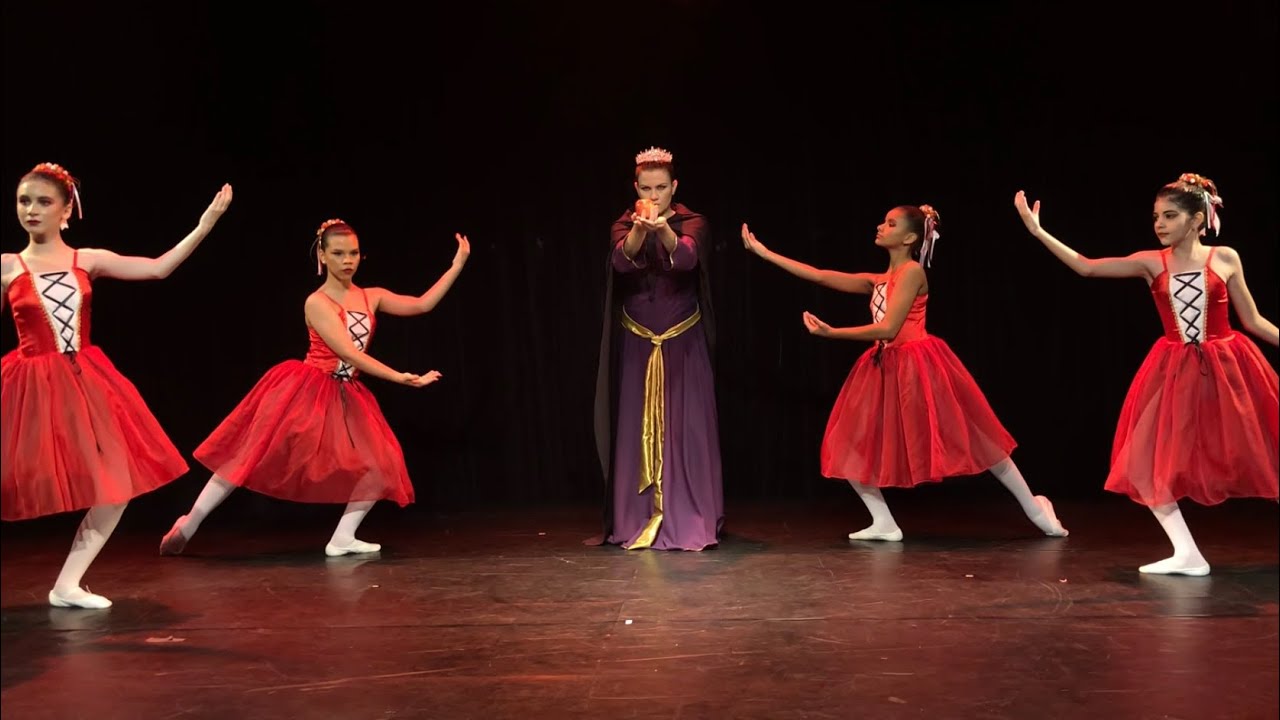 Maçãs - ESPETÁCULO DE BALLET BRANCA DE NEVE | Ballare Escola de Artes (5/9)