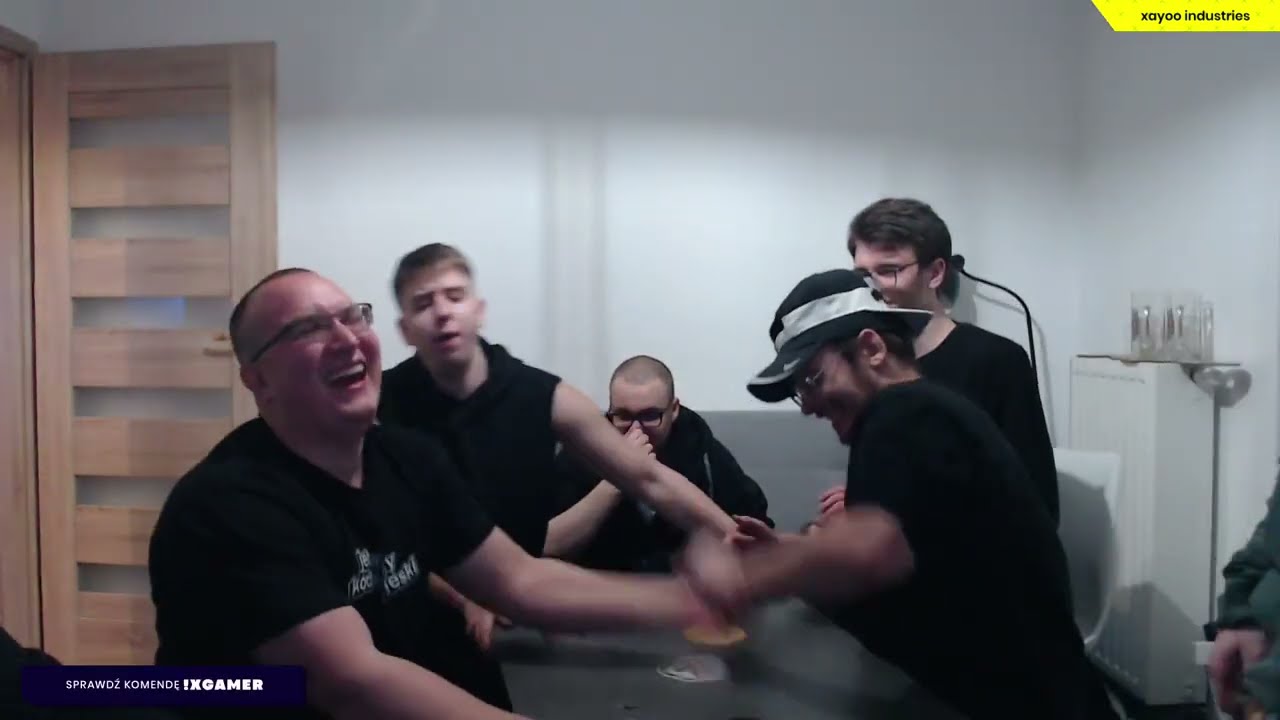 POPO- SIŁOWANIE SIĘ NA RĘKĘ Z EKIPĄ, XAYOO ROZWALA STÓŁ