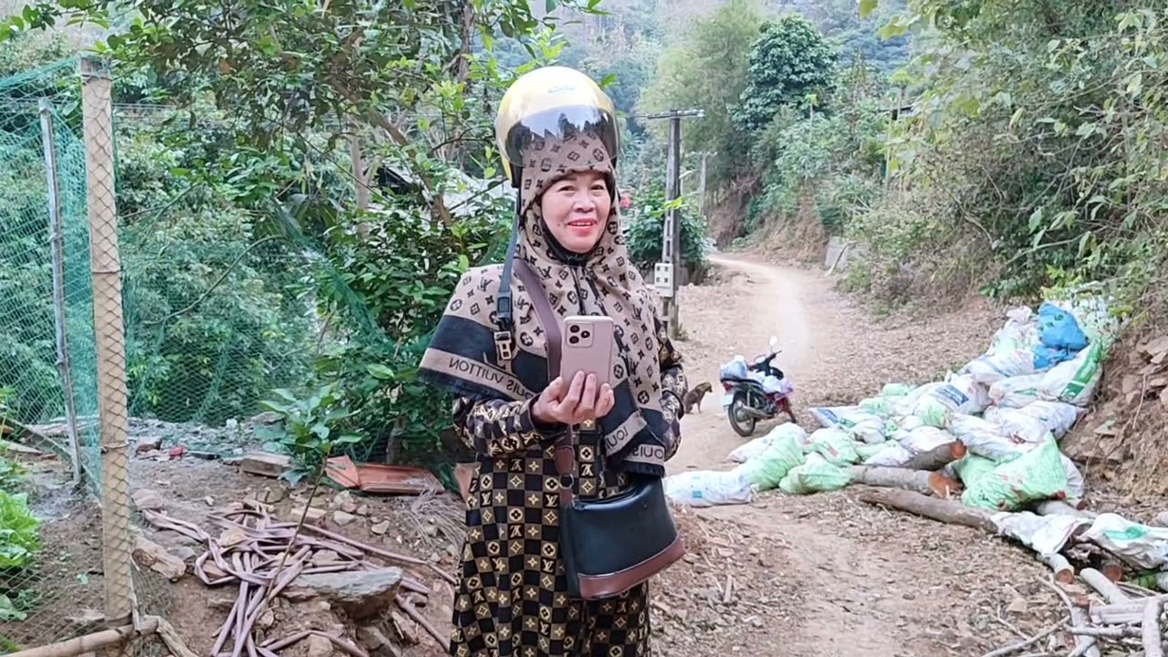 QUÀNG KIÊM MƯA MỪNG LA MÁ EM HƯƠNG KHÉ MÁ SÓ PI NONG TỎN PHĂNG ỦNG HỘ NỚ