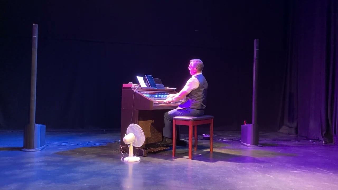 Hey look me over with opening medley, Nicholas Martin playing Technics GA3 Organ 7 Jul 2025