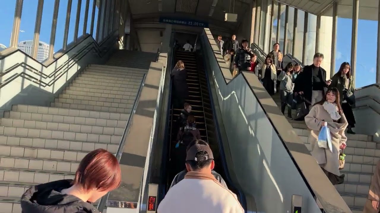 【東芝】1X エスカレーター　幕張メッセ駐車場