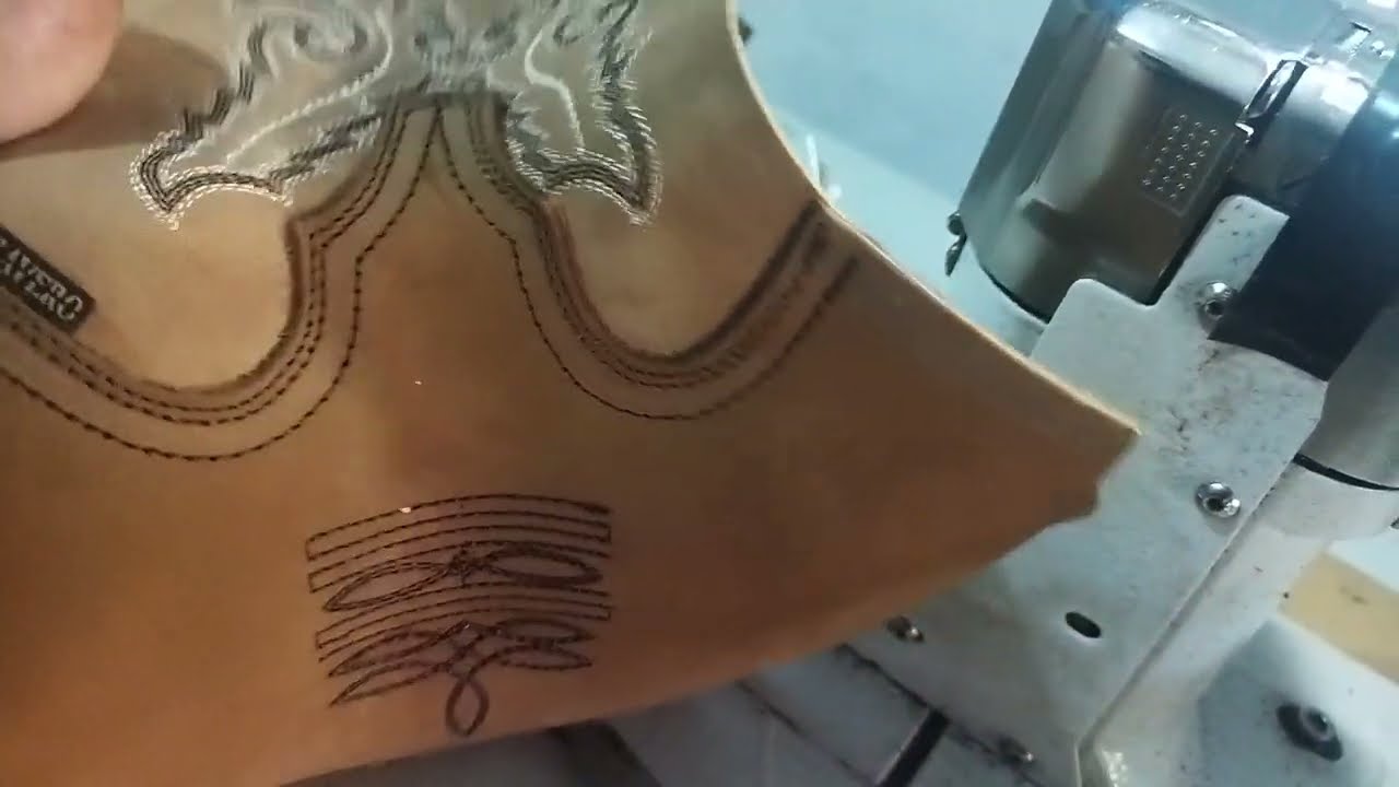 Pespuntes terceros en talón y chinelas de bota vaquera de niño 👍💯