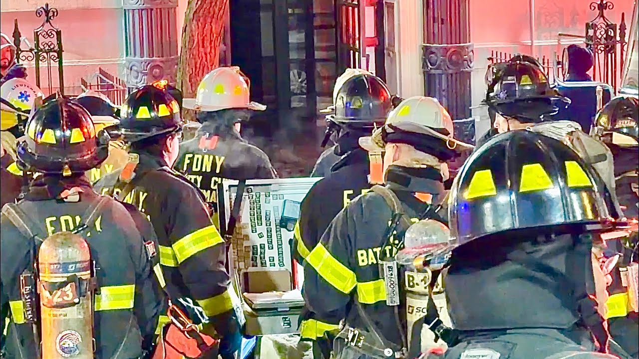 {EARLY ARRIVAL~COLD TEMPS}{FDNY BOX 1689}{FDNY BATTLING 2ND ALARM FIRE ON 162ND STREET IN MANHATTAN}
