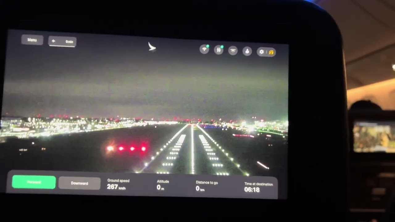 (CX255) Cathay Pacific Boeing 777-300ER landing at LHR!