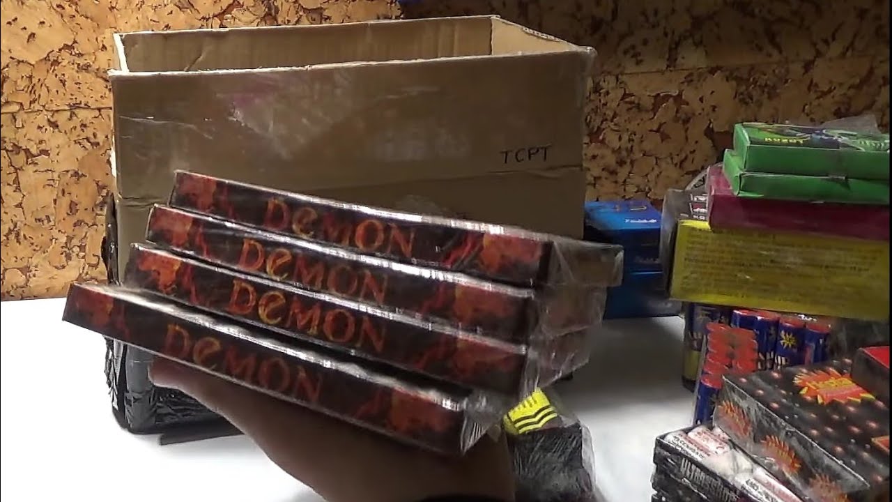 EPICKI UNBOXING FAJERWERKÓW/PETARD! 💥 Stuff na Sylwestera 2020/21 i pirotechniczne zabytki!