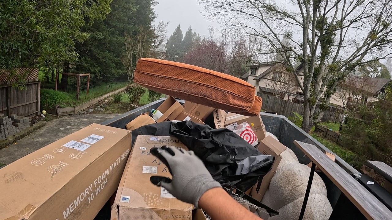 Вывоз мусора в Себастополе, Калифорния | Компания Brothers Junk Removal